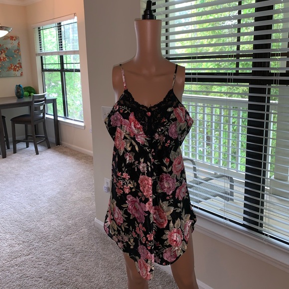 inner most Tops - Inner Most Black & Pink floral blouse size S